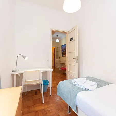 Houze_central Lisbon, 4 Flat W/ Zoo View